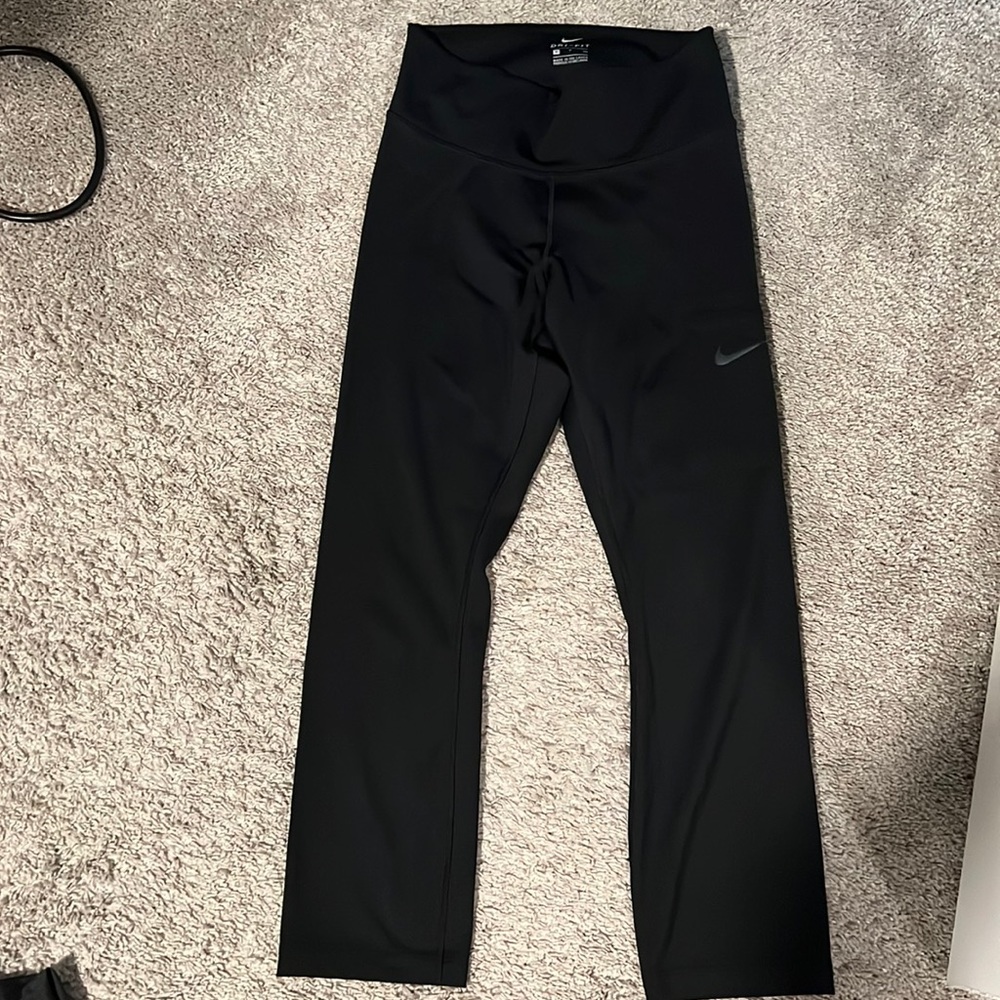 3/4 Nike dry fit leggings with side pocket (bonded edge)